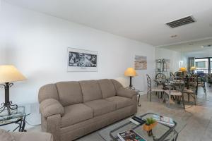 Biarritz Bliss by Oranj Palm