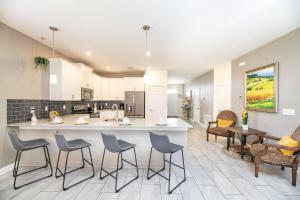 Dazzing 9BR Pool Spa Free Waterpark