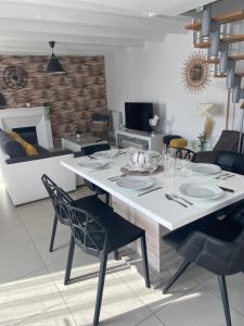 Escapade poitevine - Maison climatisée avec 3 Ch - 4 min Futuroscope et Aquascope