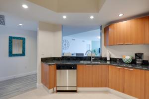 Luxurious Daytona Beach Condo with Resort Amenities!