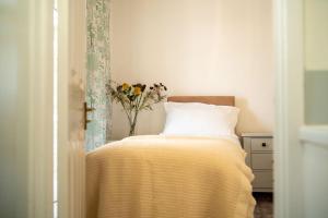 Bumble Bee Bungalow Serviced Accommodation