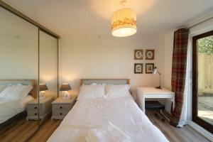 Bumble Bee Bungalow Serviced Accommodation