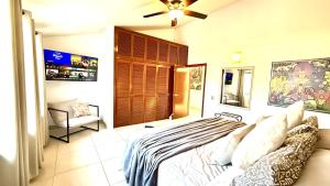 Modern 2 Bed Retreat in Ajijic - Unbeatable Location -Patio-Gym-Pickleball Court