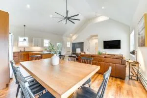 Walk to Beach and Sebago Lake Luxe Family Getaway! - Limerick