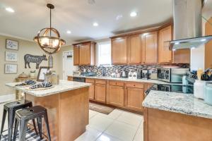 Updated Farmhouse with Yard, 10 Mi to Dtwn Atlanta