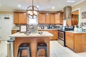 Updated Farmhouse with Yard, 10 Mi to Dtwn Atlanta