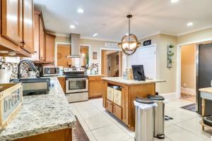 Updated Farmhouse with Yard, 10 Mi to Dtwn Atlanta