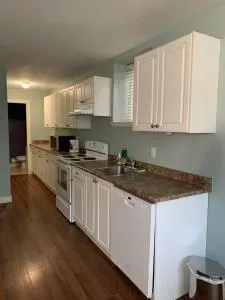 2 bedroom Suite with private entrance - لانغلي