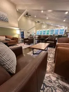 Beautiful inviting homestead, event barn, orchard - Arlington