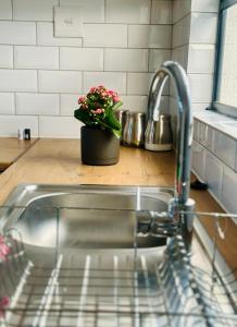 Lalla Cottages - Cape Town