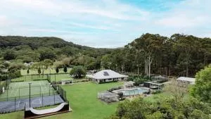 Secluded Acerage With Floodlit Tennis and Basketball Courts, Pool, Firepit and Beautiful Homestead - Holgate