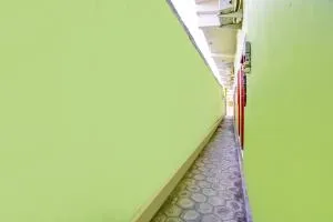 OYO Life 93061 Kost Vicky Syariah - Sedati