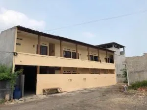 SPOT ON 93531 Homestay Puri Indah SyariahNearBandara Internasional Juanda - Betro