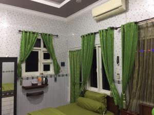 OYO Life 93055 Fathin Hotel
