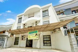 OYO 93319 MUMU HOMESTAYNearCarnival Park Surabaya - Siwalapkerto