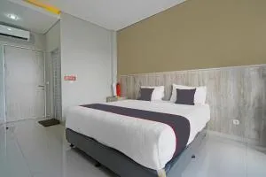 Capital O 1898 Louise Place - Cianjur