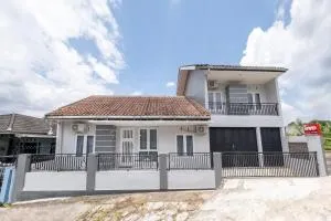 Super OYO 2727 Nareswari Guest House Syariah - 马格朗