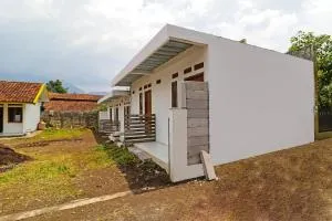 OYO 90809 Homestay Black Pink Merah Jambu Syariah - Simpen