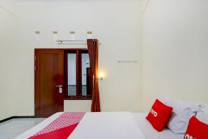 Capital O 90151 Guest House 180