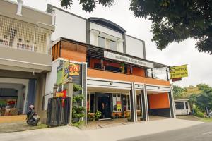 Capital O 90151 Guest House 180