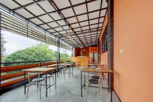 Capital O 90151 Guest House 180