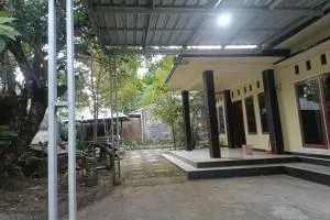 OYO 93408 Penginapan Annisya Near SMA Negeri 2 Mataram - 马塔兰