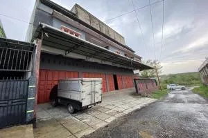 OYO 93532 Kost Nian Syariah Near SPBU Pertamina 74.91657 Mattirotasi Sidrap - Pinrang