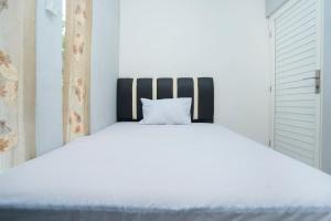 OYO Life 2498 Kost Putri Purimas 23