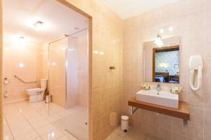 Hotels Hotel De La Cloche : photos des chambres
