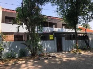 OYO 90482 Rumah Oma Syariah - Pradahkalikendal