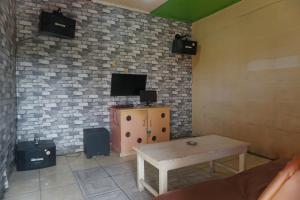 Hotel O Wisma Melyro Syariah Near Yamaha - Thamrin Brothers Cabang Muara Dua