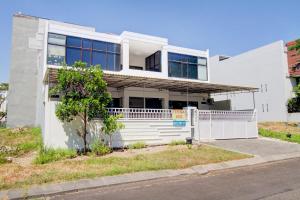 OYO Life 89990 Kost Waterfront 75 Sub