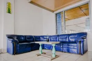 OYO Life 2638 Hotel Raya - 萨兰甘