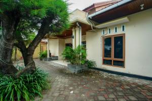 Capital O 90643 Suri Guest House Syariah