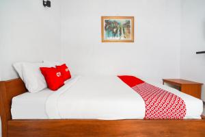 OYO 91561 Gandhi Hotel NearRS Khusus Ginjal Ny. R.A. Habibie