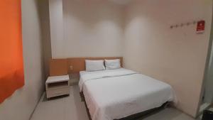 SPOT ON 92481 Modena Homestay Syariah Near SD Negeri