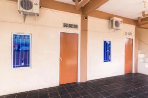 OYO Life 2583 Kost Anggun