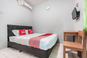 OYO Living 1756 Amira Guest House - 2hvězdičkové hotely ve městě Bekasi