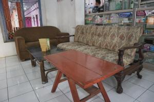 OYO Life 1972 Aman Family Inn Syariah