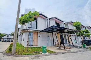 OYO Life 92719 Rolling Hills Residence Karawang - Badami