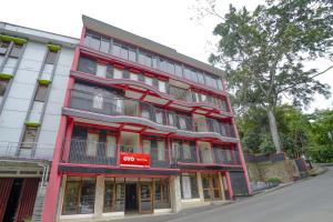 OYO Life 90035 Merci Club