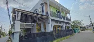 SPOT ON 93001 Losmen Arkansas Syariah - Rantau