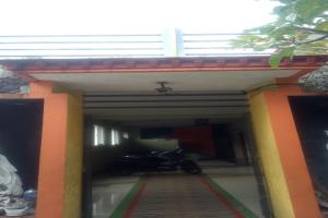 OYO Life 90646 Villa Karsinem Pasuruan