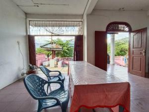 Hotel O Penginapan & Villa Sirait