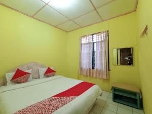 Hotel O Penginapan & Villa Sirait