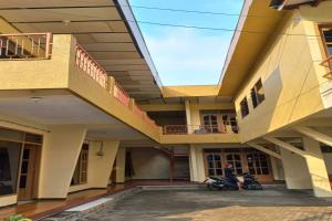 OYO 90757 Amkey Villa Tretes 1