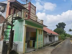 SPOT ON 94025 Jati Guest House - Jatiwangi