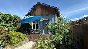 Penticton Getaway Carriage House - Great Location! Private! - Осуюс
