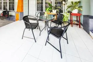 OYO Life 93154 White Kos Jenggala - 丹戎