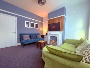 Comfortable 3 Double Bed Victorian Terrace from Luxus Stays